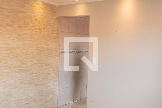 Sala de casa para alugar com 3 quartos, 120m² em Jardim Santos Dumont, São Paulo