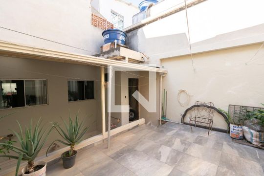 Quintal de casa à venda com 3 quartos, 150m² em Eldorado, Contagem