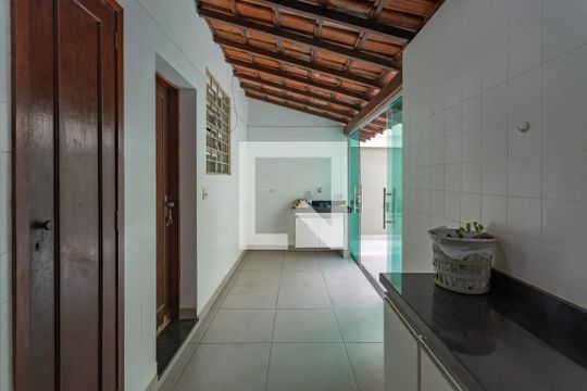 Área de Serviço de casa para alugar com 4 quartos, 360m² em São Luiz, Belo Horizonte