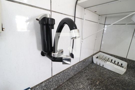 Cozinha de apartamento para alugar com 2 quartos, 58m² em Santa Mônica, Uberlândia