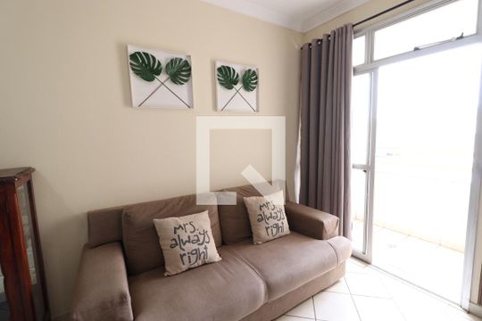 Sala de apartamento para alugar com 2 quartos, 58m² em Santa Mônica, Uberlândia