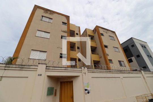 Fachada de apartamento para alugar com 2 quartos, 58m² em Santa Mônica, Uberlândia