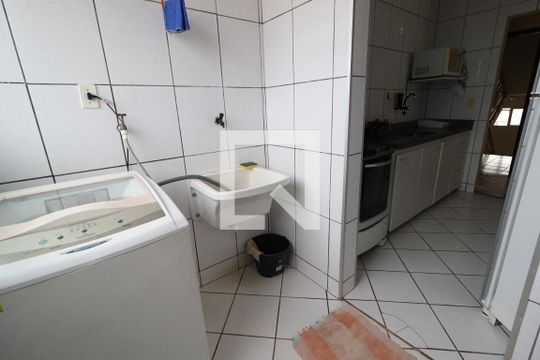 Área de Serviço de apartamento para alugar com 2 quartos, 58m² em Santa Mônica, Uberlândia