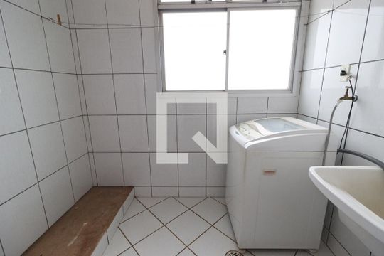 Área de Serviço de apartamento para alugar com 2 quartos, 58m² em Santa Mônica, Uberlândia