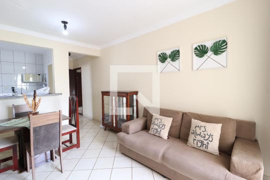 Sala de apartamento para alugar com 2 quartos, 58m² em Santa Mônica, Uberlândia