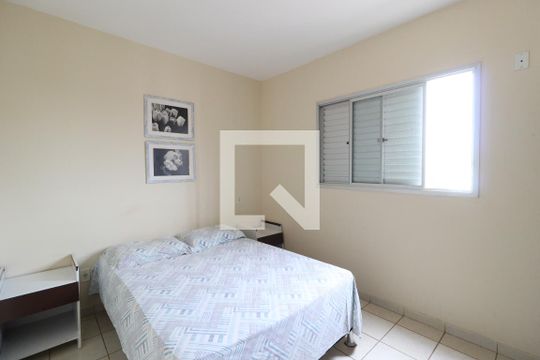 Quarto 1 de apartamento para alugar com 2 quartos, 58m² em Santa Mônica, Uberlândia