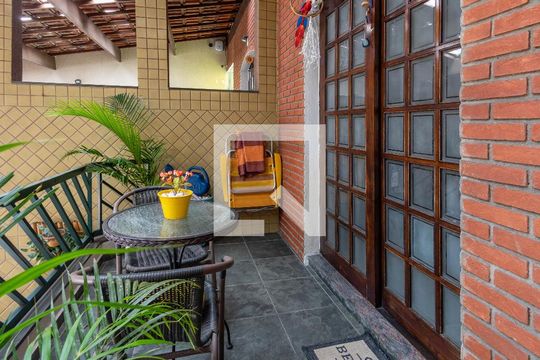 Garagem de casa à venda com 3 quartos, 250m² em Vila Bela, São Paulo