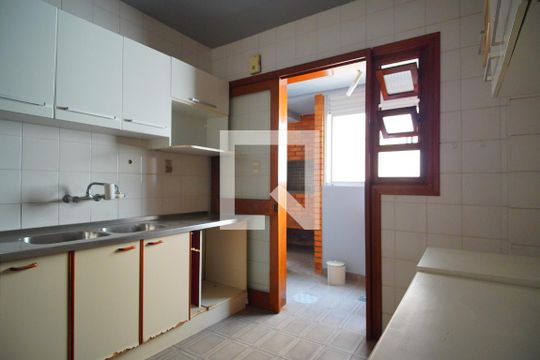 Cozinha de apartamento à venda com 3 quartos, 100m² em Petrópolis, Porto Alegre