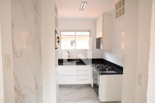 Cozinha de casa de condomínio para alugar com 2 quartos, 50m² em Jardim Torino, Cotia