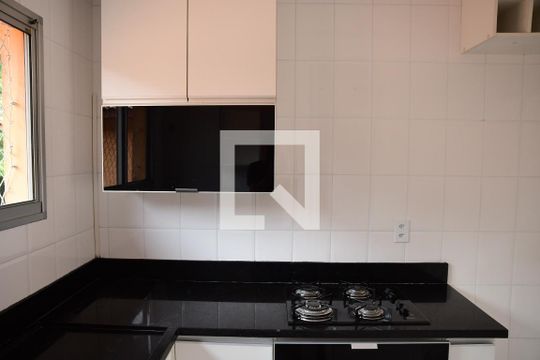 Cozinha de casa de condomínio para alugar com 2 quartos, 50m² em Jardim Torino, Cotia