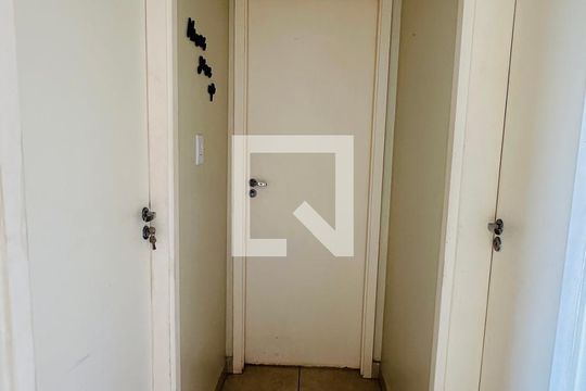 Corredor de apartamento para alugar com 2 quartos, 46m² em Parque Oeste Industrial, Goiânia