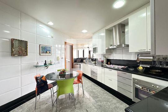 Cozinha de apartamento à venda com 4 quartos, 210m² em Funcionários, Belo Horizonte