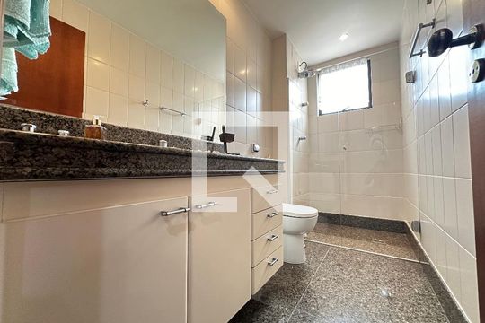Banheiro de apartamento à venda com 4 quartos, 210m² em Funcionários, Belo Horizonte