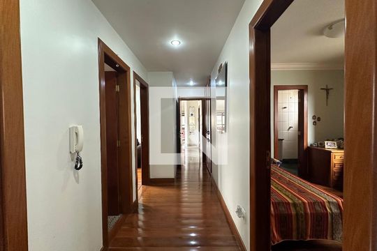 Corredor de apartamento à venda com 4 quartos, 210m² em Funcionários, Belo Horizonte