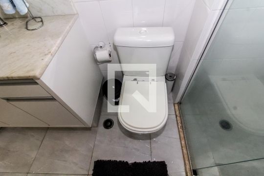 Banheiro de casa de condomínio à venda com 3 quartos, 134m² em Jardim Olympia, São Paulo