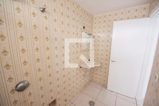 Banheiro de apartamento para alugar com 1 quarto, 60m² em Centro, Taubaté