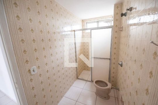 Banheiro de apartamento para alugar com 1 quarto, 60m² em Centro, Taubaté