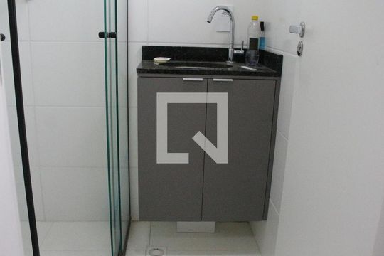 Banheiro de kitnet/studio à venda com 1 quarto, 28m² em Vila Dom Pedro Ii, São Paulo