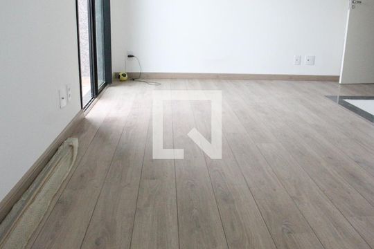 Sala / Quarto de kitnet/studio à venda com 1 quarto, 28m² em Vila Dom Pedro Ii, São Paulo