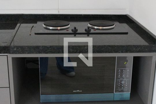 Cozinha de kitnet/studio para alugar com 1 quarto, 28m² em Vila Dom Pedro Ii, São Paulo