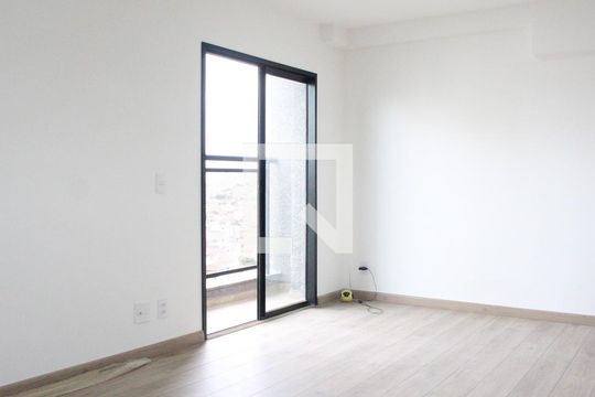 Sala / Quarto de kitnet/studio à venda com 1 quarto, 28m² em Vila Dom Pedro Ii, São Paulo