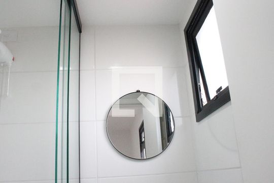 Banheiro de kitnet/studio para alugar com 1 quarto, 28m² em Vila Dom Pedro Ii, São Paulo