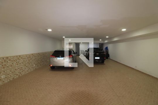 Garagem de casa à venda com 6 quartos, 1000m² em Vila Moreira, São Paulo