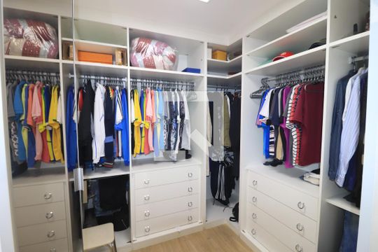 Closet de casa à venda com 6 quartos, 1000m² em Vila Moreira, São Paulo