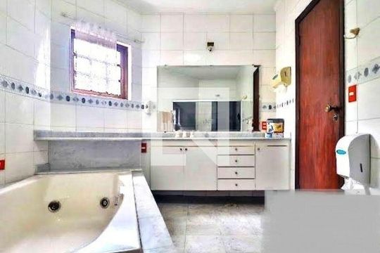 Casa à venda com 4 quartos, 570m² em Vila Inah, São Paulo