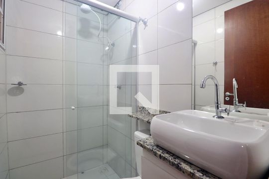 Banheiro de kitnet/studio para alugar com 1 quarto, 15m² em Vila Sao Pedro, Santo André