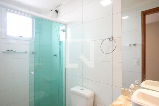 Banheiro da Suíte de apartamento para alugar com 2 quartos, 48m² em Santa Maria, São Caetano do Sul