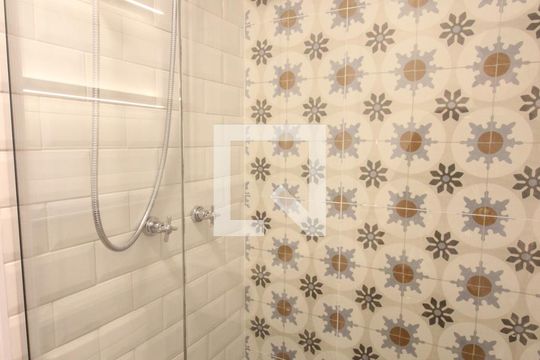 Detalhe do banheiro de apartamento à venda com 1 quarto, 43m² em Vila Romana, São Paulo