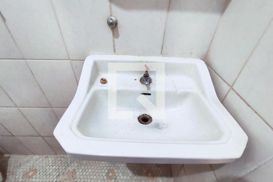 Banheiro Social de casa para alugar com 2 quartos, 60m² em Quintino Bocaiuva, Rio de Janeiro