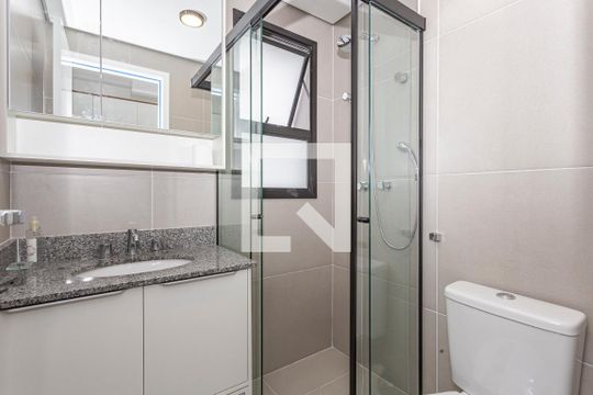 Banheiro de kitnet/studio para alugar com 1 quarto, 30m² em Vila Mariana, São Paulo