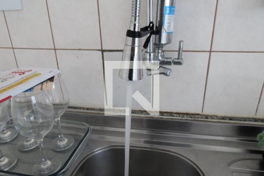 Cozinha (Torneira) de apartamento para alugar com 3 quartos, 65m² em Moinho Velho, São Paulo