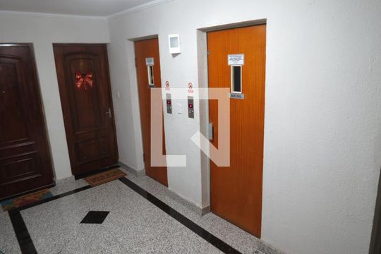 Elevador de apartamento para alugar com 3 quartos, 65m² em Moinho Velho, São Paulo