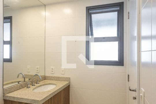 Banheiro da Suíte 1 de apartamento para alugar com 2 quartos, 120m² em Sumarezinho, São Paulo