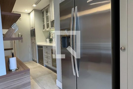 Cozinha de apartamento para alugar com 1 quarto, 37m² em Indianópolis, São Paulo