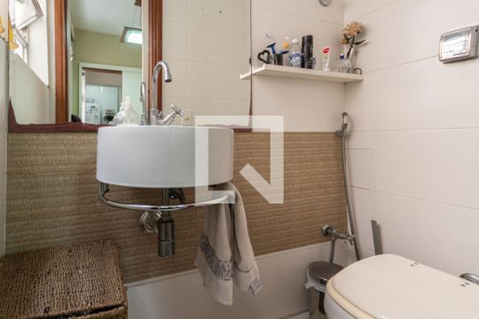 Lavabo de apartamento à venda com 2 quartos, 60m² em Grajau, Rio de Janeiro