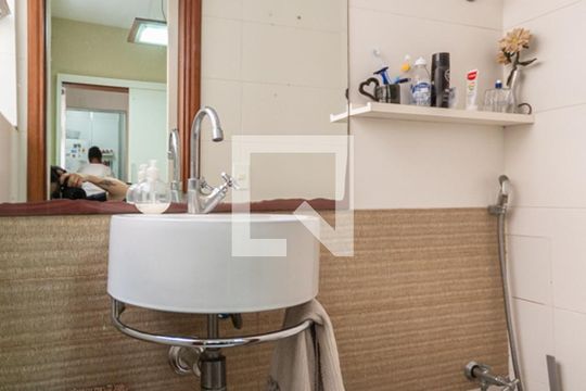 Lavabo de apartamento à venda com 2 quartos, 60m² em Grajau, Rio de Janeiro