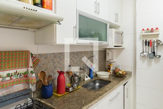 Cozinha de apartamento à venda com 2 quartos, 60m² em Grajau, Rio de Janeiro