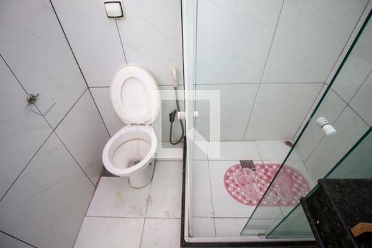 Banheiro de apartamento para alugar com 2 quartos, 70m² em Brás de Pina, Rio de Janeiro
