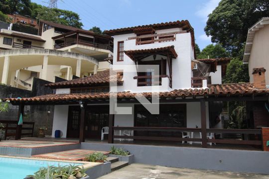 Frente da casa de casa à venda com 4 quartos, 493m² em Jacarepaguá, Rio de Janeiro