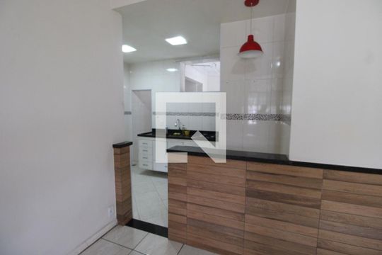 Sala de casa para alugar com 2 quartos, 59m² em Piedade, Rio de Janeiro