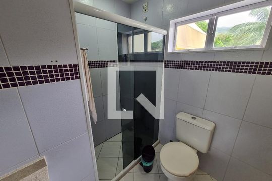 Banheiro de casa para alugar com 2 quartos, 59m² em Piedade, Rio de Janeiro