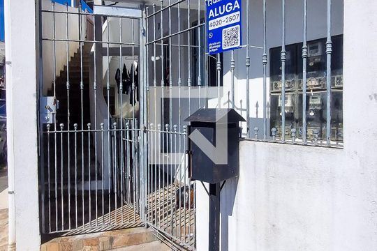 Fachada de casa para alugar com 1 quarto, 82m² em Jardim Maria Duarte, São Paulo