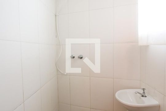 Banheiro de casa para alugar com 1 quarto, 82m² em Jardim Maria Duarte, São Paulo