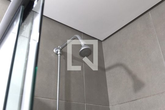 Detalhe do banheiro de kitnet/studio para alugar com 1 quarto, 27m² em Pinheiros, São Paulo