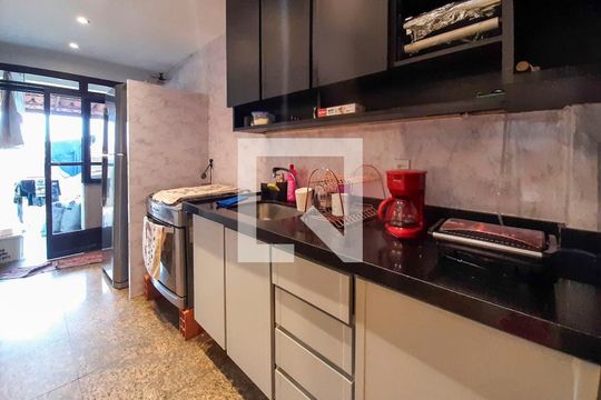 Cozinha de apartamento à venda com 3 quartos, 210m² em Barra da Tijuca, Rio de Janeiro