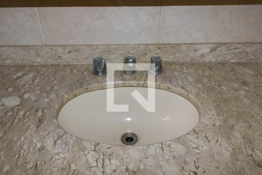 Banheiro de apartamento para alugar com 2 quartos, 70m² em Cachambi, Rio de Janeiro